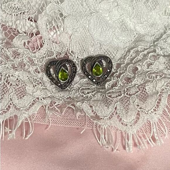 Elegant Heart-Shaped Sterling Silver and Peridot Earrings - Picture 2 of 6